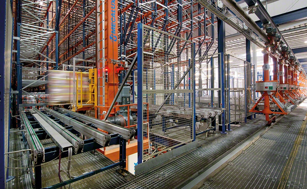 El almacén automático de Sokpol con capacidad de almacenaje para 28.400 tarimas