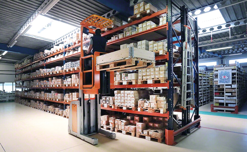 Operators are assisted by different handling equipment to perform storage and picking tasks