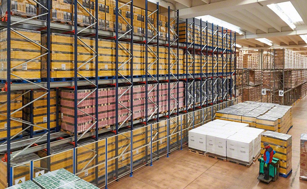 Almacén de gran capacidad de almacenaje del operador logístico Logistic Net