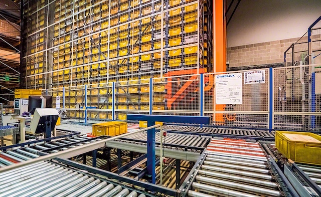 Mecalux ha equipado el almacén de JCH en Barcelona con un almacén automático miniload que ofrece una capacidad de almacenaje para 4.076 cajas