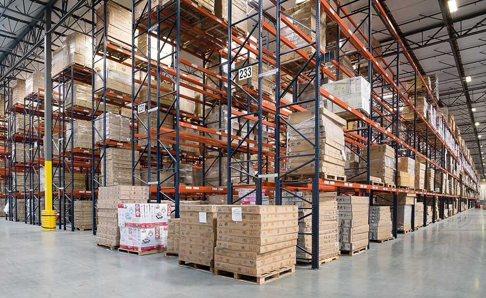 El nuevo almacen de Delta Children se compone de 47 pasillos de racks selectivos que permiten almacenar 30.606 tarimas