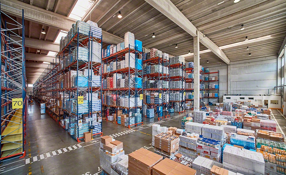 Eficiente sistema de preparación de pedidos en el nuevo almacén del operador logístico Ekom