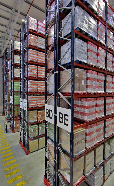 El almacén B equipado con racks selectivos ha conseguido una capacidad total de 19.503 tarimas