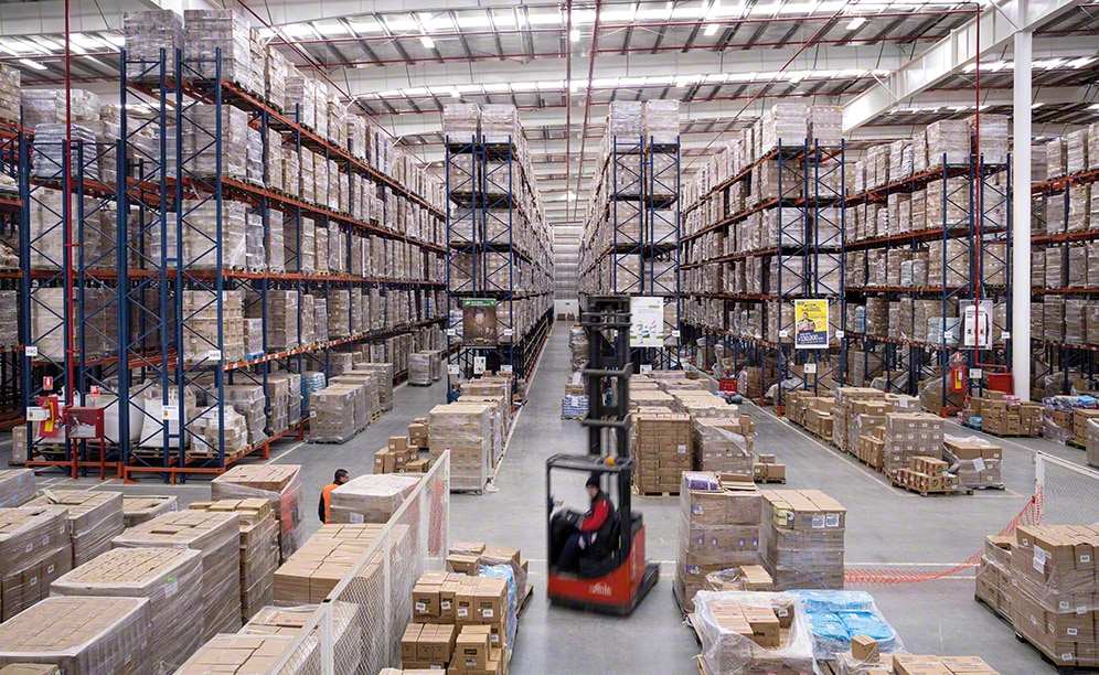 En una superficie de 12.000 m², Unilever puede almacenar 15.055 tarimas