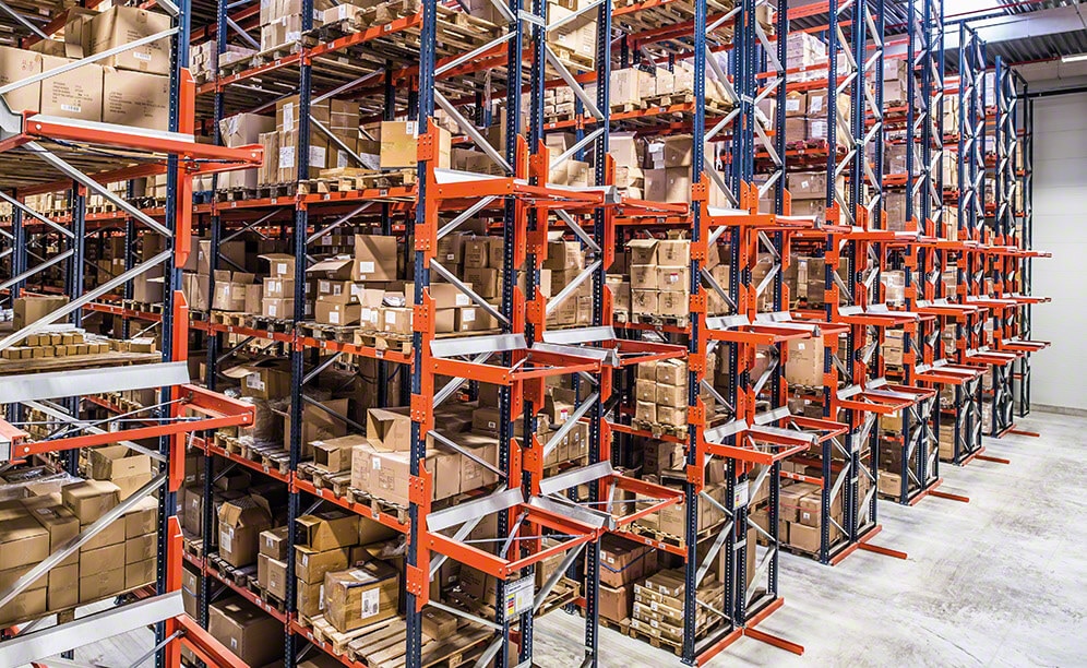 Mecalux ha instalado racks selectivos en el centro logístico Côté Table que tiene una capacidad de almacenaje superior a las 19.600 tarimas