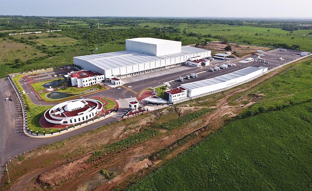 DECASA, el distribuidor de productos de consumo más importante de México, construye un centro de distribución con sistemas que mejoran la calidad y productividad del picking DECASA, el distribuidor de productos de consumo más importante de México, construye un centro de distribución con sistemas que mejoran la calidad y productividad del picking