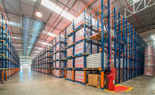 El almacén de Lacticínios Bela Vista posee una capacidad de almacenaje para 6.320 tarimas