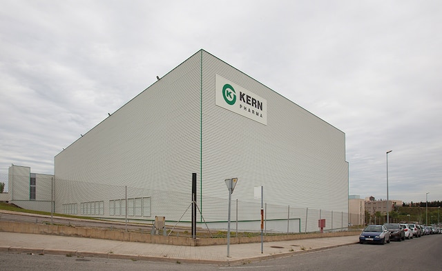 Mecalux construyó un nuevo almacén autoportante de 2.000 m² que mide 26 m de altura y 84 m de longitud