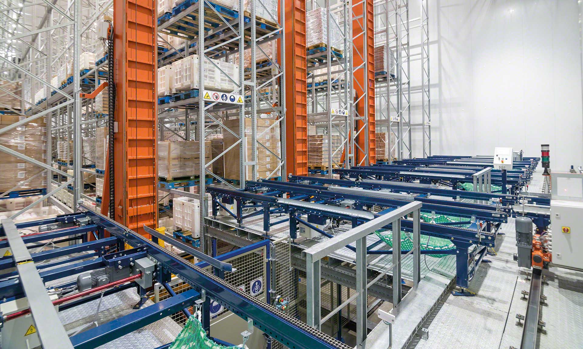 La eficiente simplicidad de un almacén automático para operar en frío
