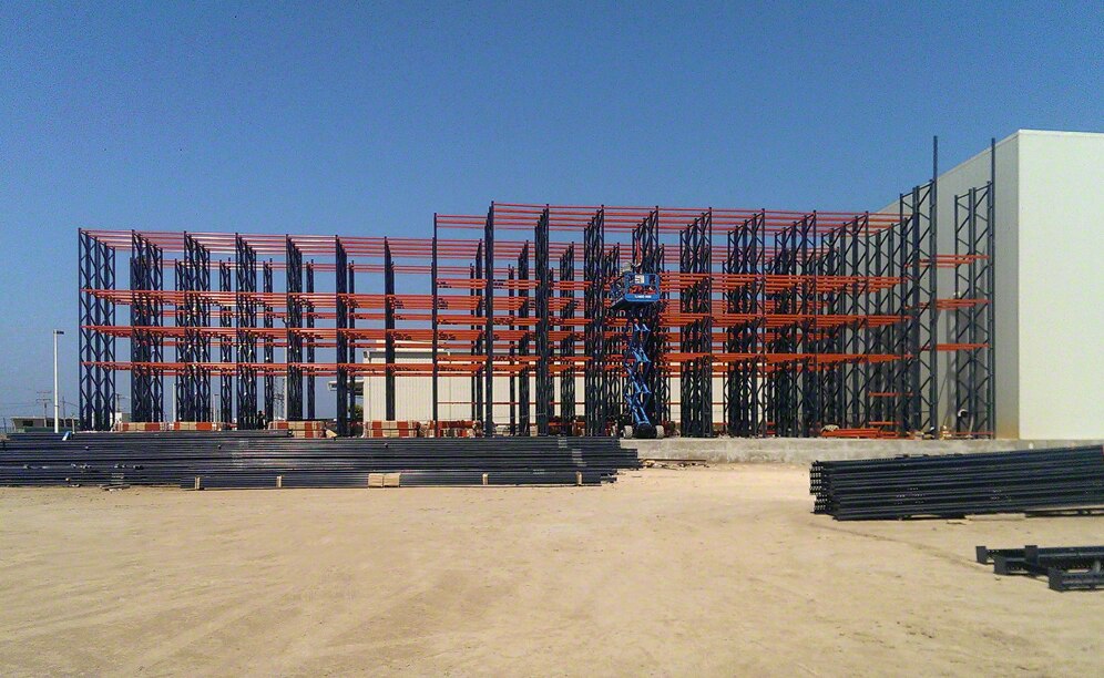 Los almacenes autoportantes son edificios integrales formados por estanterías en cuya estructura se colocan los cerramientos verticales y la cubierta