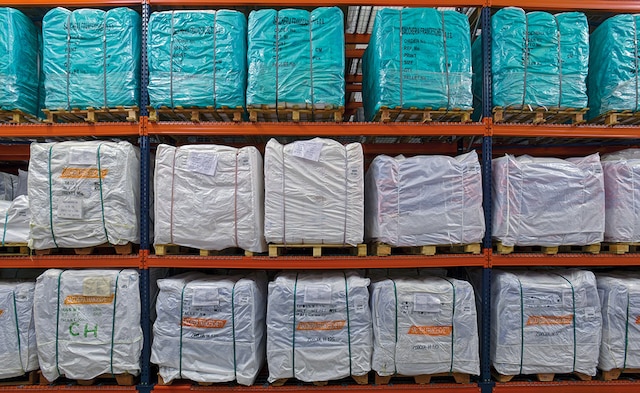 En el bloque de racks Movirack, que ocupa una superficie de 630 m², es posible almacenar 1.528 tarimas de 900 x 1.200 mm con un peso máximo de 500 kg cada uno