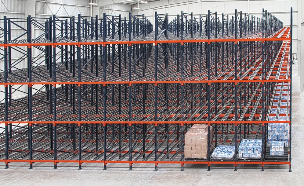 El almacén de MIYM tiene una capacidad de almacenaje superior a las 1.232 tarimas