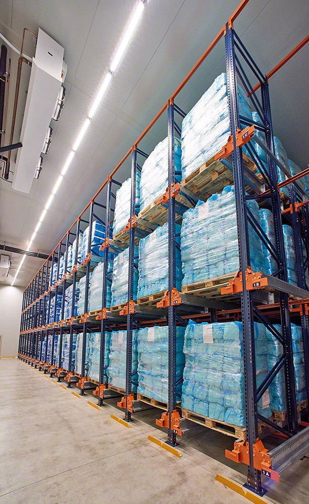 With a total of 174 channels, the Burro De Paoli warehouse has a capacity to hold 1,494 pallets