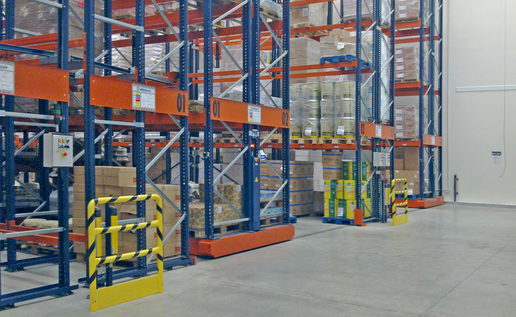 Duplicar la capacidad de almacenaje y reducir los costos con racks sobre bases móviles Duplicar la capacidad de almacenaje y reducir los costos con racks sobre bases móviles