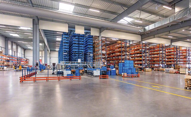 La correcta distribución de la mercancía en el almacén optimiza los movimientos de los operarios y agiliza la preparación de pedidos
