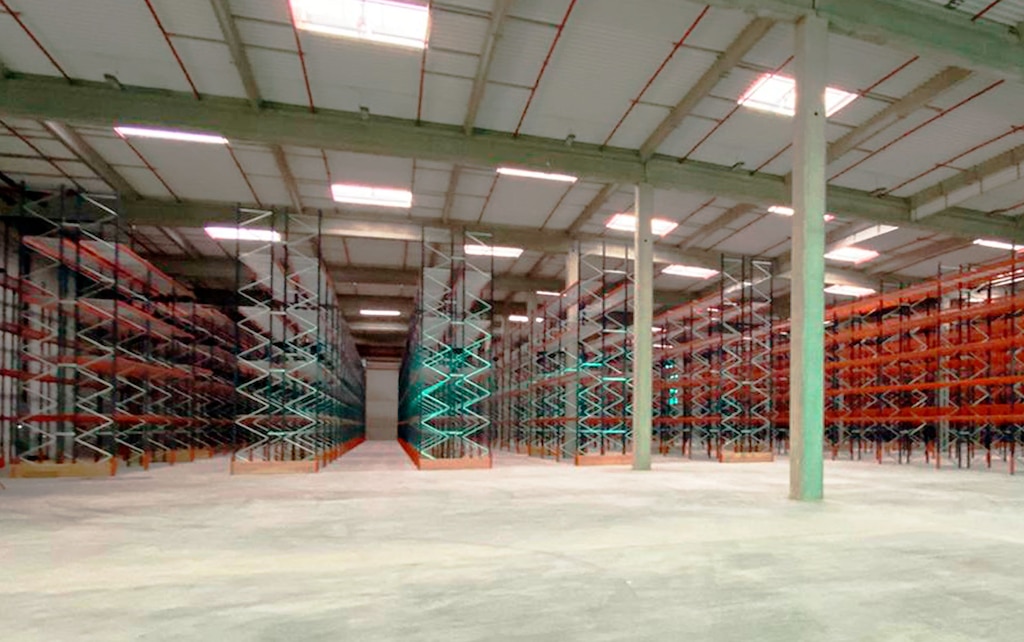 El almacén de Téréva en Francia posee una capacidad para más de 23.500 tarimas