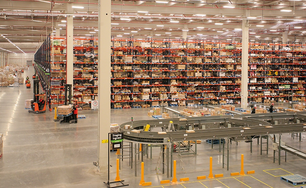 Mecalux ha suministrado a la cadena de supermercados SMU un depósito de grandes dimensiones con capacidad para cerca de 47.000 pallets