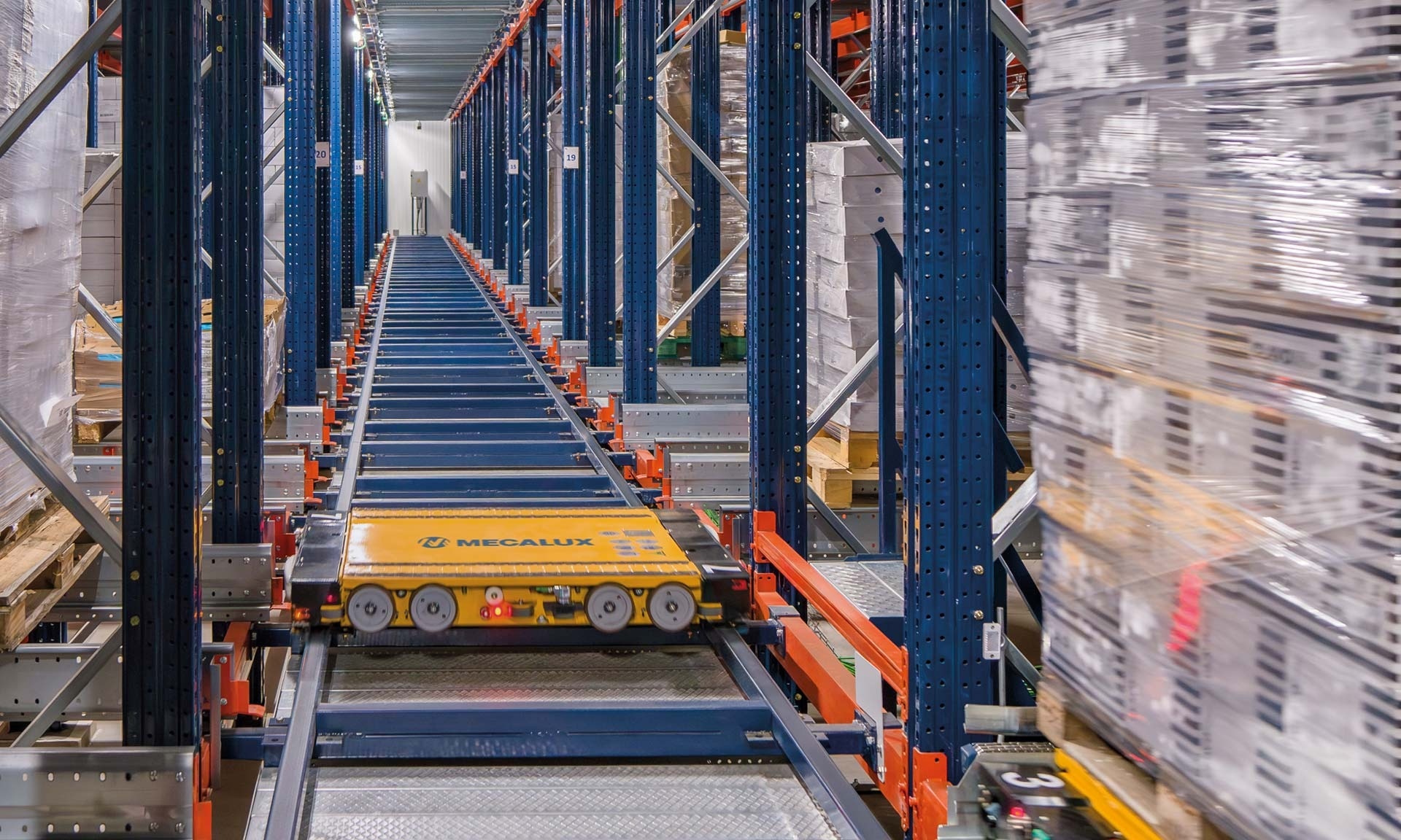 Clavo Food Factory duplica su capacidad con el 4-Way Pallet Shuttle