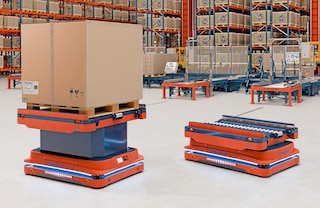 Los AMR para tarimas de Mecalux están disponibles en diferentes alturas, ajustándose a las exigencias del cliente