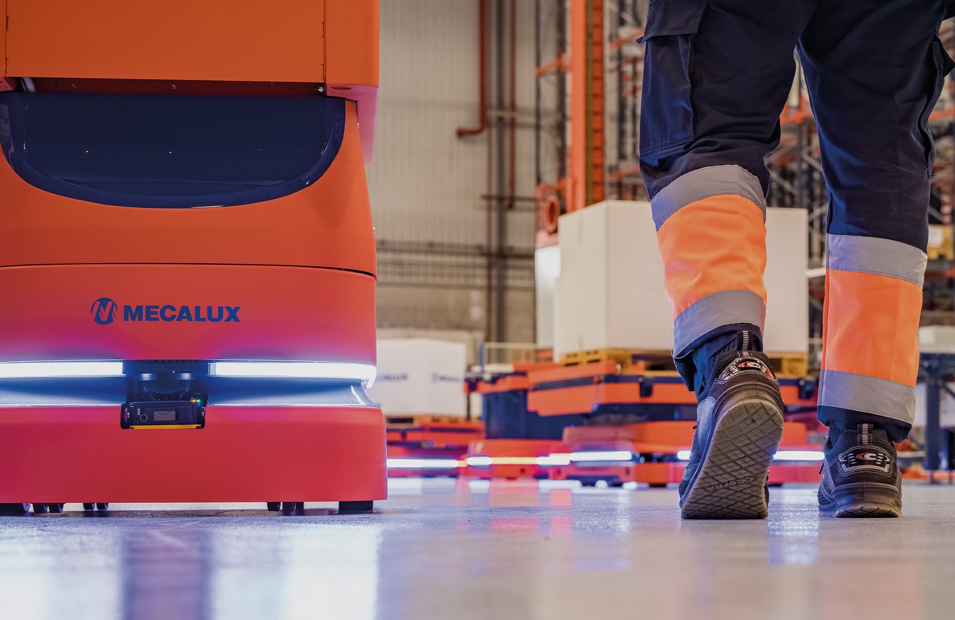 Robots móviles autónomos (AMR) - Mecalux.com.pa