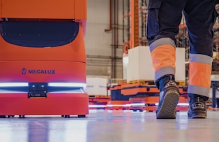 Los robots AMR trabajan junto a personas de forma segura