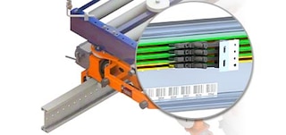 Los raíles de suelo se fijan a la superficie de la nave