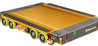 La plataforma de elevación permite transportar las tarimas por el interior de los canales