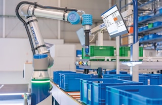Los robots de picking recogen artículos de una caja y los depositan en otra de forma totalmente autónoma